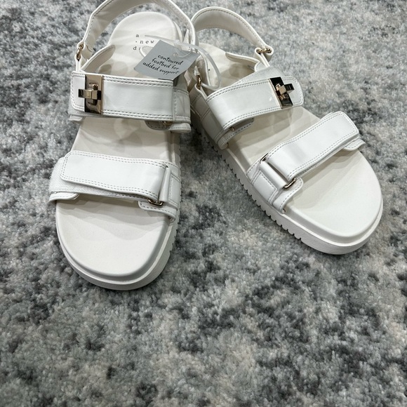 New White chunky Sandals with gold hardware - Picture 2 of 6